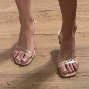 Good condition. Barely worn Steve Madden size 7.5 kitten heel